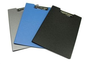 CARPETA A4 DE PVC CON PINZA NEGRA ARTES