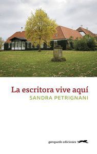 ESCRITORA VIVE AQUI,LA